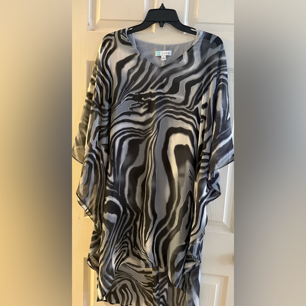 Chic Black and Gray Abstract Dress